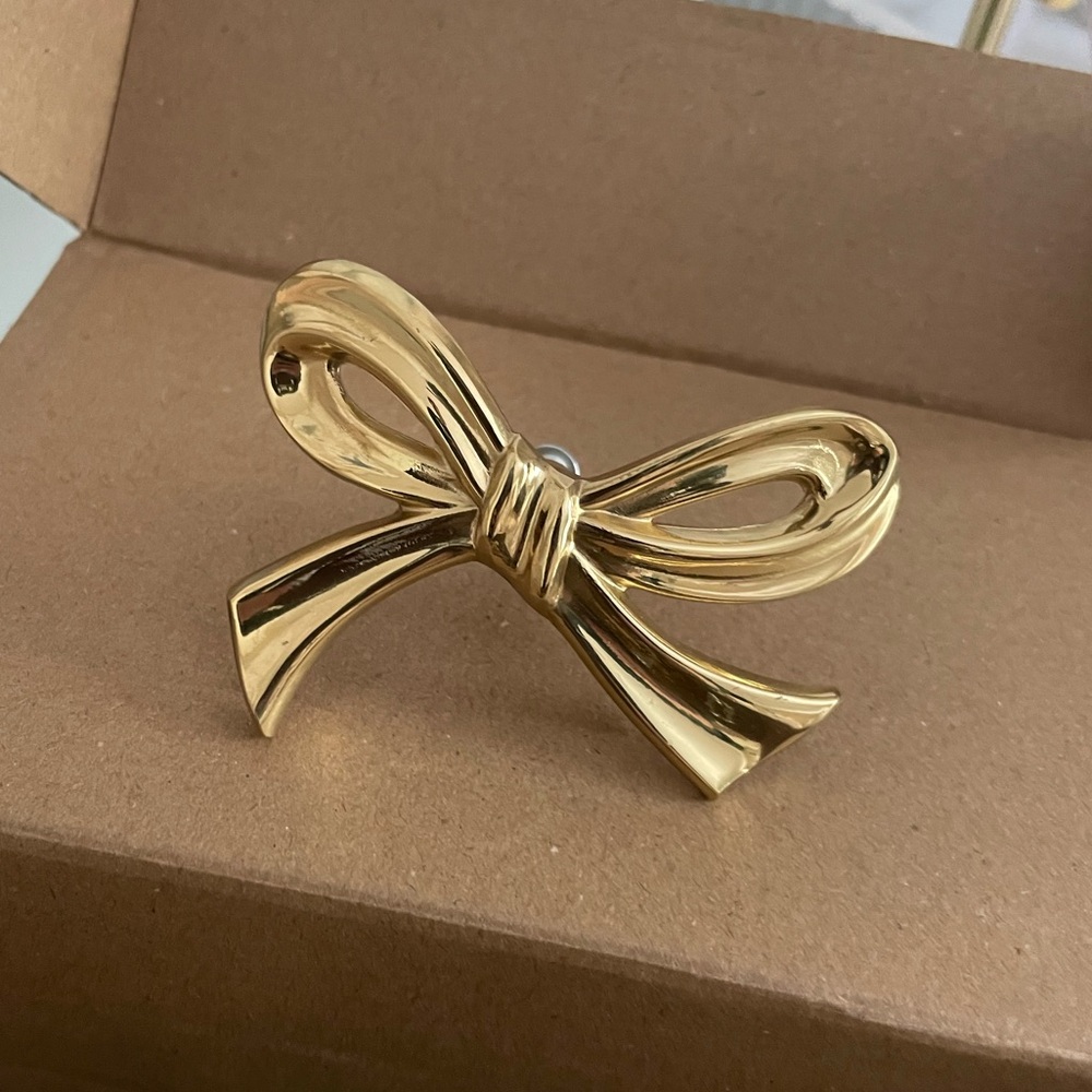 Gold Bow Shaped Knobs